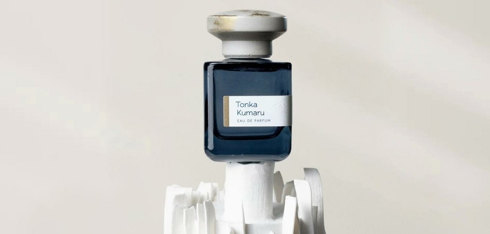 Die rohe Schönheit der Tonkabohne: „Tonka Kumaru“ von Atelier Materi