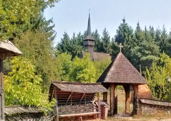 Uralte Holzkirche in Siebenbürgen