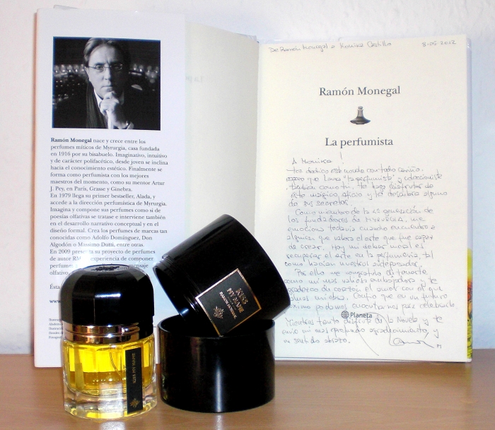 Meine wunderbare Post von heute: das Buch von Ramón Monegal, mit persönlicher Widmung, und ein "Tintenfass" mit Kiss my Name