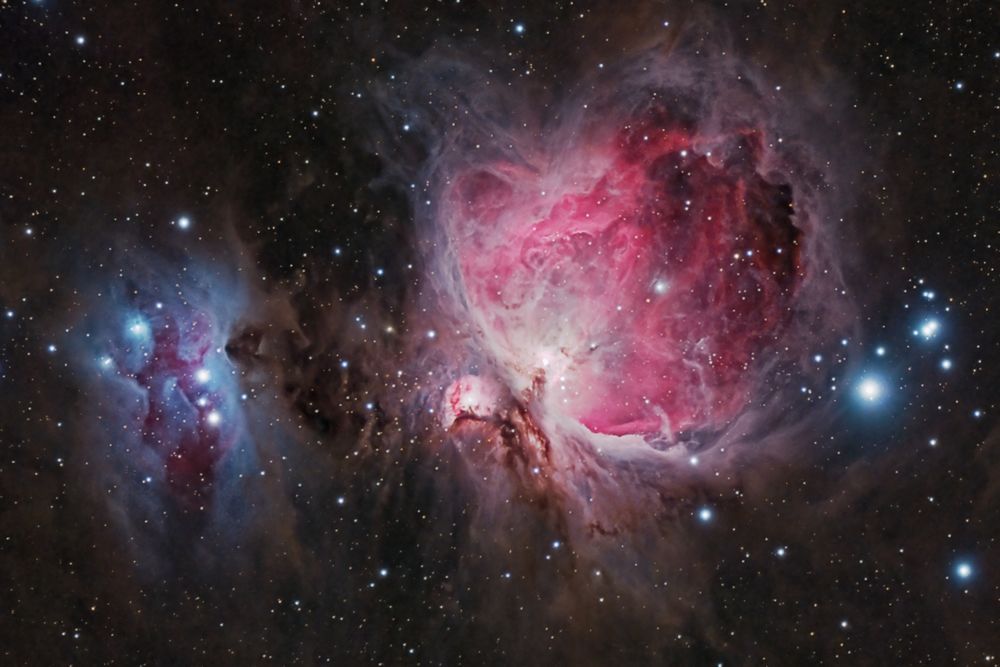 Der grosse (NGC1976) und kleine Orion-Nebel (NGC1982), Namensgeber des Sternbilds Orion, die Teile noch viel grösserer Nebel bilden, aber auch Heimat viel kleinerer Nebel, wie z.B. dem Pferdekopfnebel. Hier entstehen besonders viele neue Sterne.