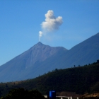 Der Vulkan de Fuego rau...