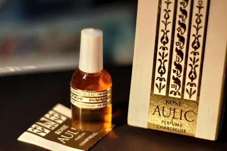 Aulic Chartreuse pure perfume by Kose