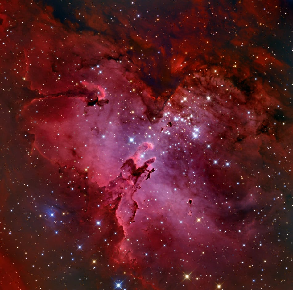 Der Adler-Nebel IC4703 oder M16 im Sternbild Schlange (liegt auch im Schwanz der Schlange), Infrarot-Aufnahme. ca. 75 Lichtjahre gross und bestehend aus Staub und leuchtendem Gas. In der Mitte sieht man die "Säulen der Schöpfung".
