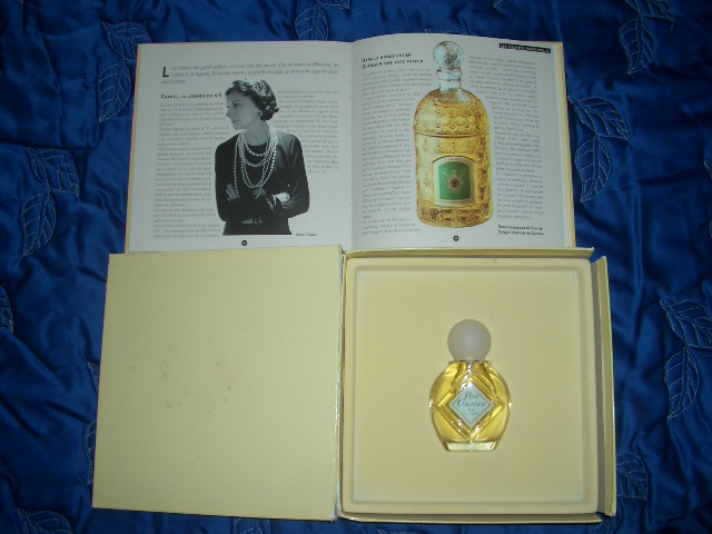 Petit Guerlain mit Buch in einer besonderen Geschenkschatulle
