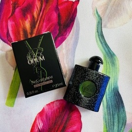 Black Opium (Eau de Parfum Illicit Green) by Yves Saint Laurent