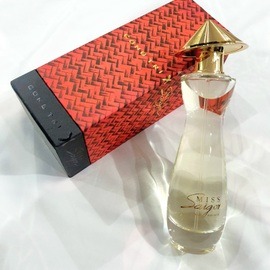 Miss Saigon The Essence x Công Trí limited edition - a soft floral musky scent.