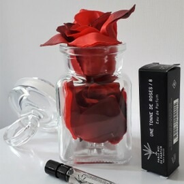 Une Tonne de Roses/8 by Parle Moi de Parfum