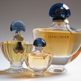 links : 7,5ml Extrait / Mitte : 5ml Eau de Parfum Mini / rechts : 50ml Eau de Parfum