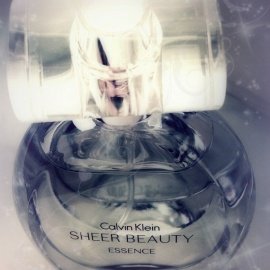 Sheer Beauty Essence - Calvin Klein