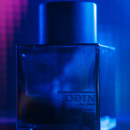 For this Fragrance Friday, once again, we have a friend's fragrance photographed + sniffed thoroughly. This time the 11 semma from Odin new york My friend's signature scent; spicy-woody greatness with tobacco and chili for people with virtue and high standards. It's said to be similar to Burberry London for men, so gave them a side-by- side sniff and the Burberry surely is alike, but the Odin is just a little better. And there are people who value that little difference and are willing to pay for it. So anyways, for the photo wanted to do something movie-like, neo-noir. There was a scene in Bullet Train, that especially inspired this photo. was also met by a challenge, namely, the bottle is being half empty(or half full; depends on the mood). This was a problem because, with my usual techniques, the brand name and the 11 would have not been visible and emphasized enough for my liking. Overall, I am very happy with the result. Hope you like it too. IG:kolinmarchand