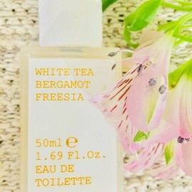 White Tea | Bergamot | Freesia by Korres