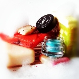 Dirty (Solid Perfume) - Lush / Cosmetics To Go