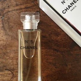 N°19 (Parfum) - Chanel