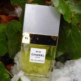N°19 (Parfum) von Chanel