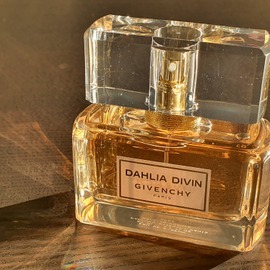 Dahlia Divin (Eau de Parfum) by Givenchy