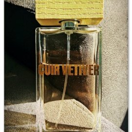 #IvesRocher #CuirVetiver #leather #earthy #creamy #winter