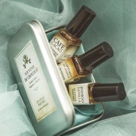 Captured in Amber - En Voyage Perfumes