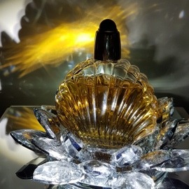 Black Pearls (Eau de Parfum) by Elizabeth Taylor