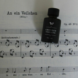 J. Brahms Op. 49 no. 2: Birg, o Veilchen, in deinem blauen Kelche, birg die Tränen der Wehmut...