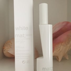 mat; white by Masakï Matsushïma