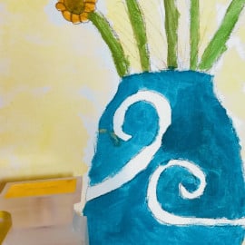 Ein Kind aus meiner 4. sagt ich rieche nach „cremigen Blumen“, wenn ich den trage... So malte sie dieses passende Bild für mich bzw. die Klasse...
