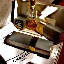 N°19 (Parfum) by Chanel