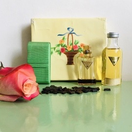 Parfum-Extrait mit grünem Etui und Lotion