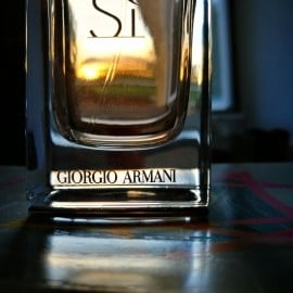 Sì (Eau de Parfum) by Giorgio Armani