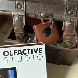 Leather Shot - Olfactive Studio