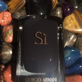 Sì (Eau de Parfum Intense) (2014) by Giorgio Armani