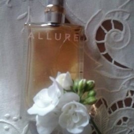 Allure (Eau de Parfum) by Chanel