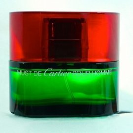 Le verre vert clair avec son rouge luxuriante